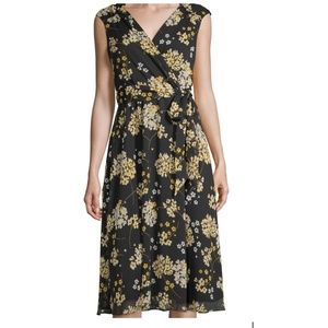 NWOT Liz Claiborne Short Sleeve Floral Wrap Dress (Size 12)